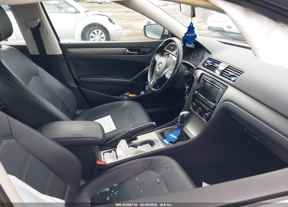 2015 VOLKSWAGEN PASSAT VIN: 1VWBT7A3XFC011108
