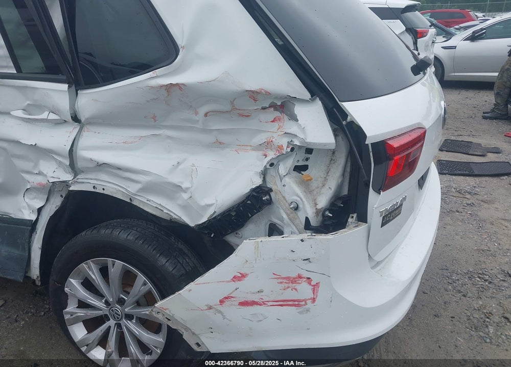2018 VOLKSWAGEN TIGUAN 2.0T S VIN: 3VV1B7AX1JM032250