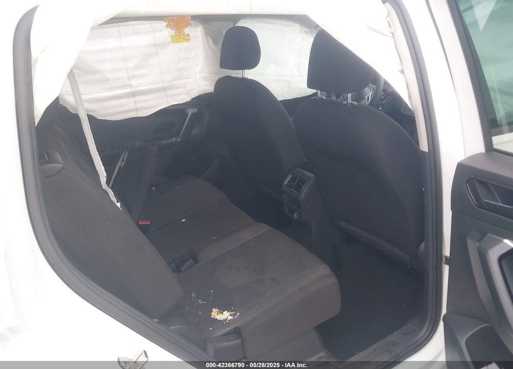 2018 VOLKSWAGEN TIGUAN 2.0T S VIN: 3VV1B7AX1JM032250