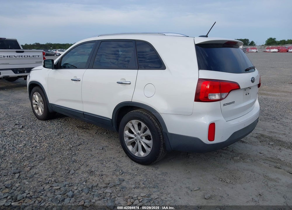 2015 KIA SORENTO VIN: 5XYKU4A71FG636946