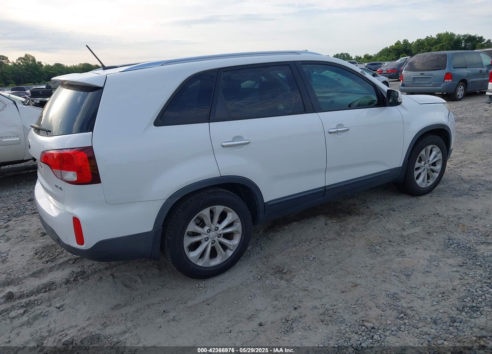 2015 KIA SORENTO VIN: 5XYKU4A71FG636946