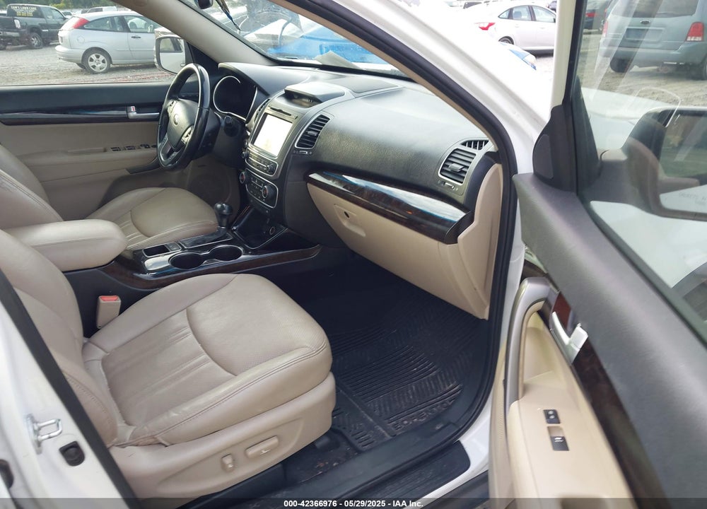 2015 KIA SORENTO VIN: 5XYKU4A71FG636946