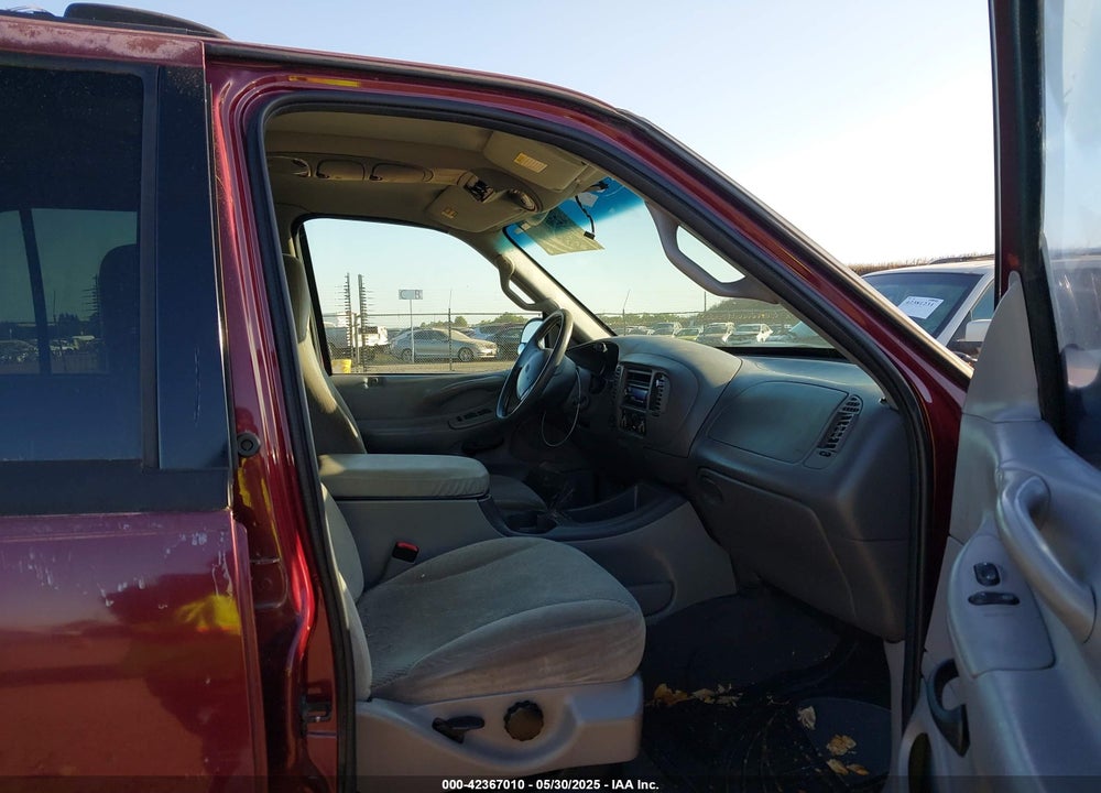 2000 FORD EXPEDITION XLT VIN: 1FMRU166XYLB12033