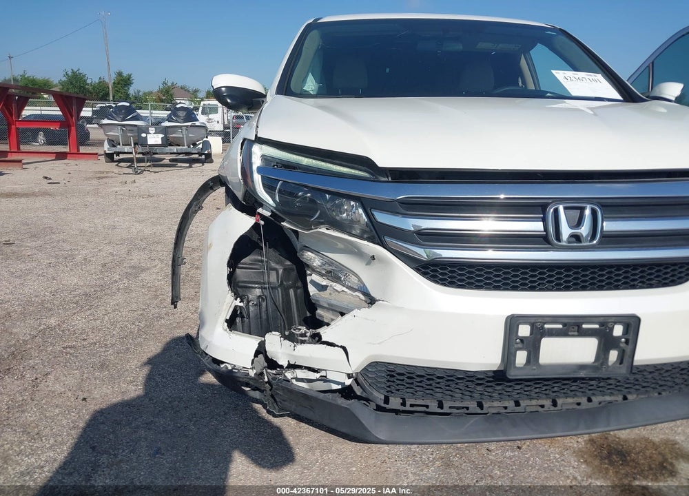 2018 HONDA PILOT VIN: 5FNYF5H36JB010998