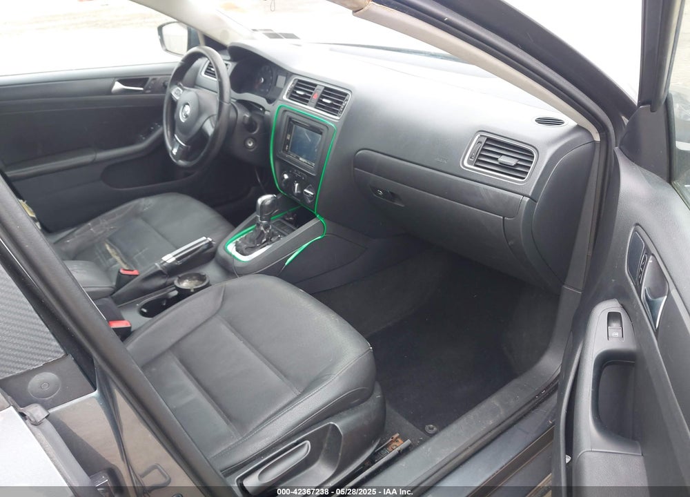 2011 VOLKSWAGEN JETTA 2.5L SE VIN: 3VWDZ7AJ4BM370033
