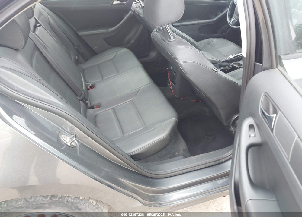 2011 VOLKSWAGEN JETTA 2.5L SE VIN: 3VWDZ7AJ4BM370033