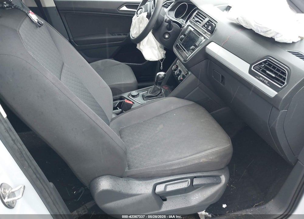 2019 VOLKSWAGEN TIGUAN VIN: 3VV0B7AX7KM031438