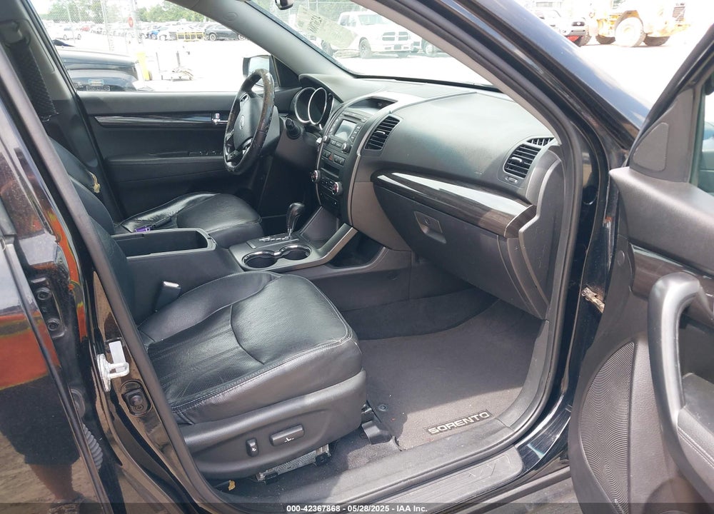 2012 KIA SORENTO VIN: 5XYKU4A23CG230182