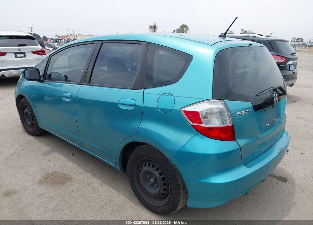 2013 HONDA FIT VIN: JHMGE8H3XDC027464