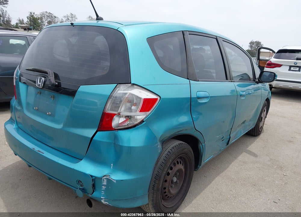 2013 HONDA FIT VIN: JHMGE8H3XDC027464