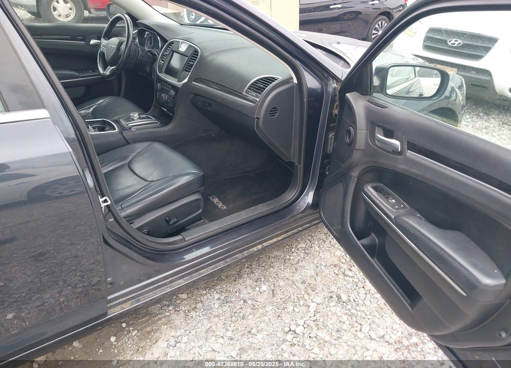 2015 CHRYSLER 300 VIN: 2C3CCAAG2FH930318