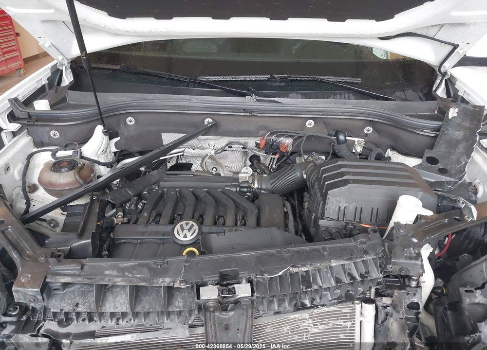 2018 VOLKSWAGEN ATLAS VIN: 1V2NR2CA3JC594822