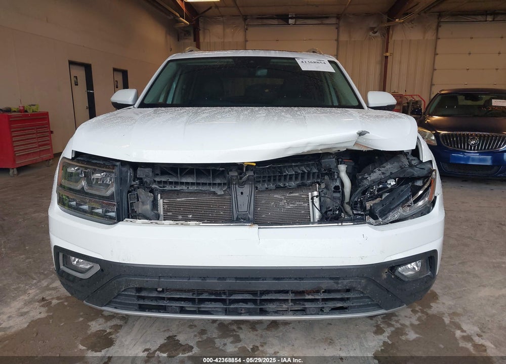 2018 VOLKSWAGEN ATLAS VIN: 1V2NR2CA3JC594822