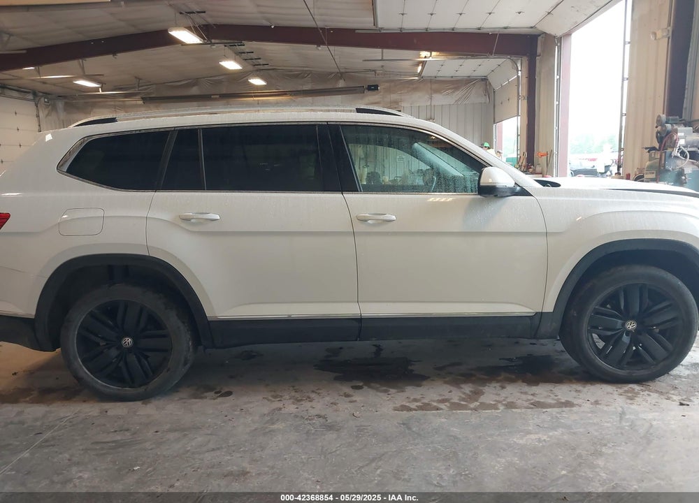2018 VOLKSWAGEN ATLAS VIN: 1V2NR2CA3JC594822