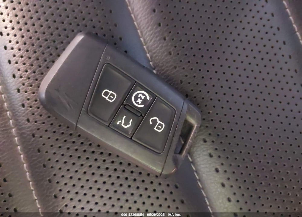 2018 VOLKSWAGEN ATLAS VIN: 1V2NR2CA3JC594822