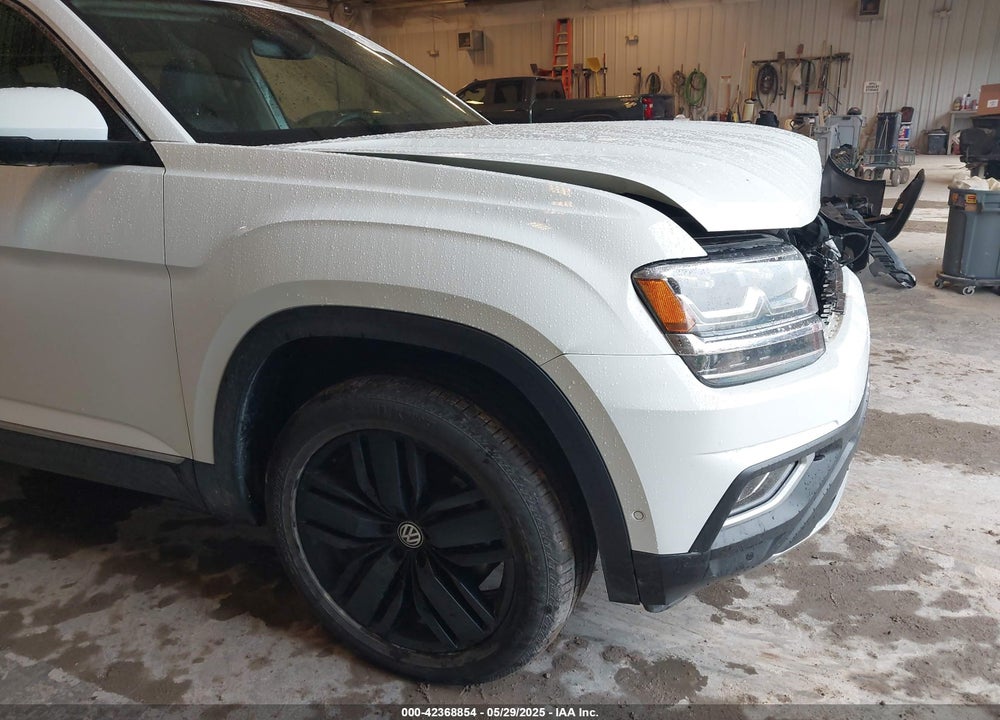 2018 VOLKSWAGEN ATLAS VIN: 1V2NR2CA3JC594822