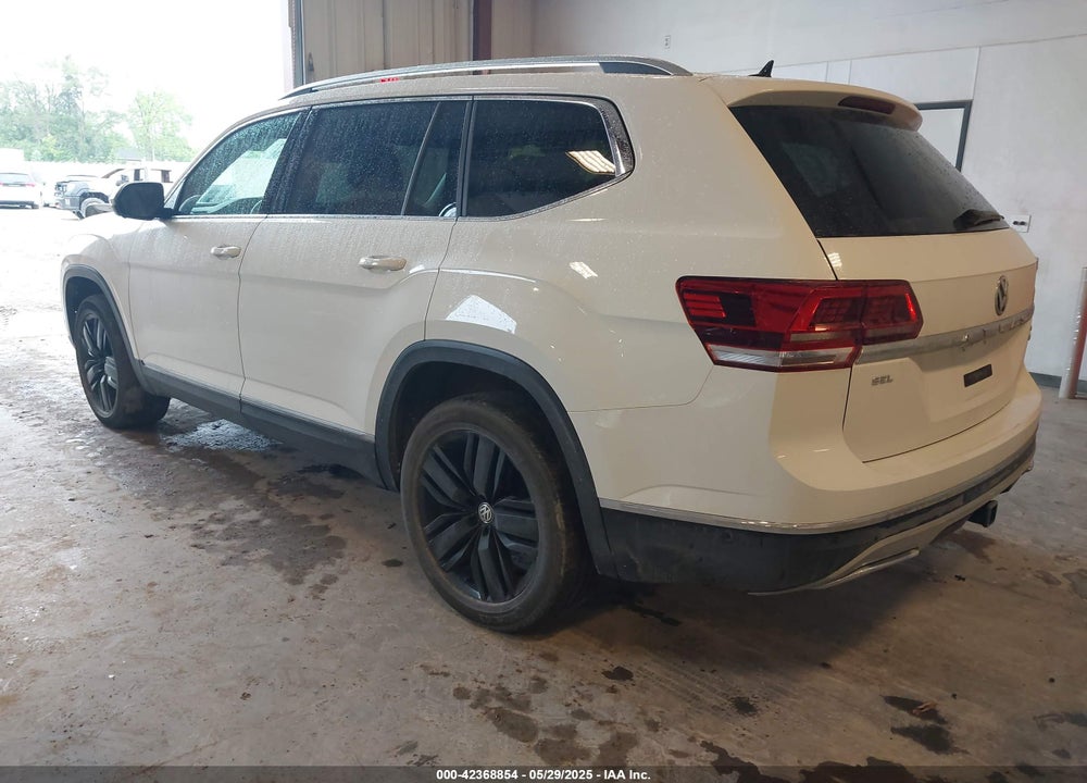 2018 VOLKSWAGEN ATLAS VIN: 1V2NR2CA3JC594822