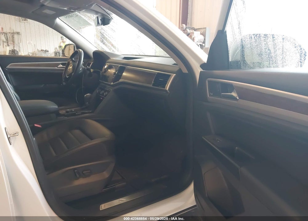 2018 VOLKSWAGEN ATLAS VIN: 1V2NR2CA3JC594822