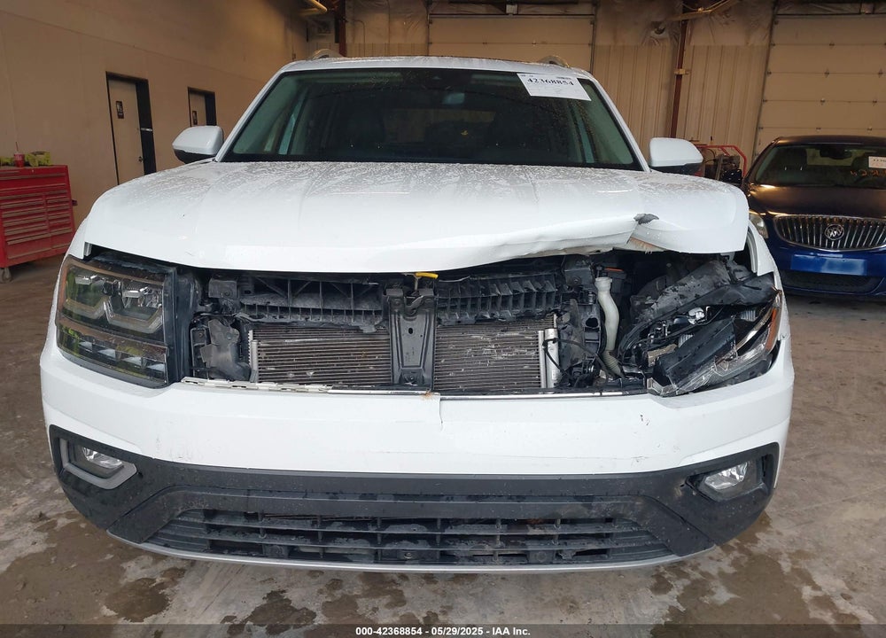 2018 VOLKSWAGEN ATLAS VIN: 1V2NR2CA3JC594822