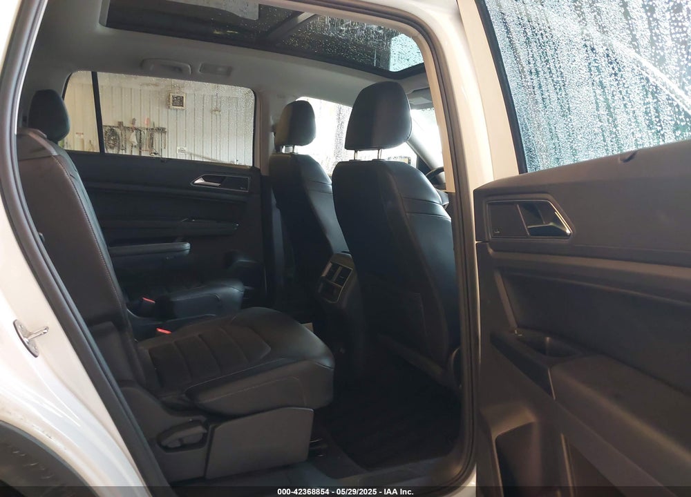 2018 VOLKSWAGEN ATLAS VIN: 1V2NR2CA3JC594822