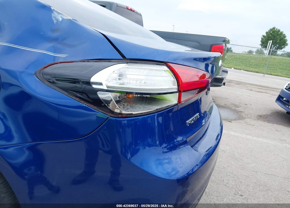 2017 KIA FORTE VIN: 3KPFL4A87HE042861