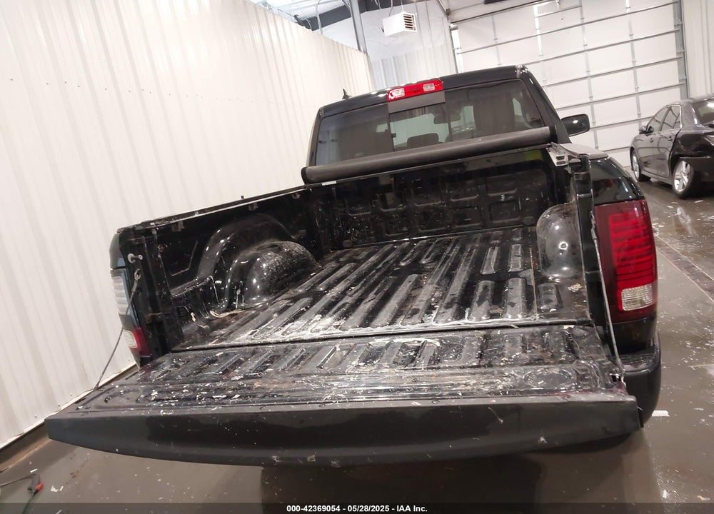 2019 RAM 1500 CLASSIC WARLOCK 4X4 6'4 BOX VIN: 1C6RR7GG1KS653296