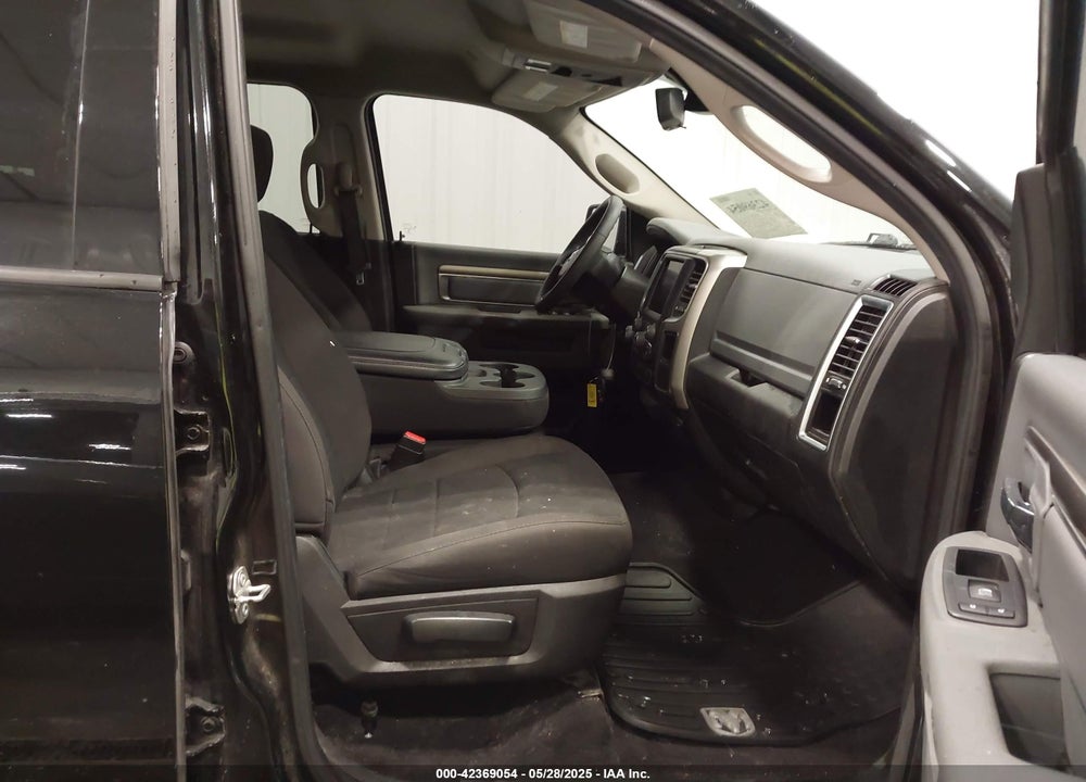 2019 RAM 1500 CLASSIC WARLOCK 4X4 6'4 BOX VIN: 1C6RR7GG1KS653296