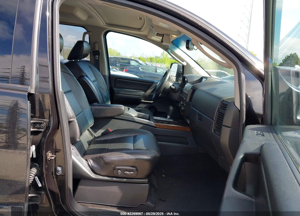 2011 NISSAN TITAN VIN: 1N6AA0EC2BN312778