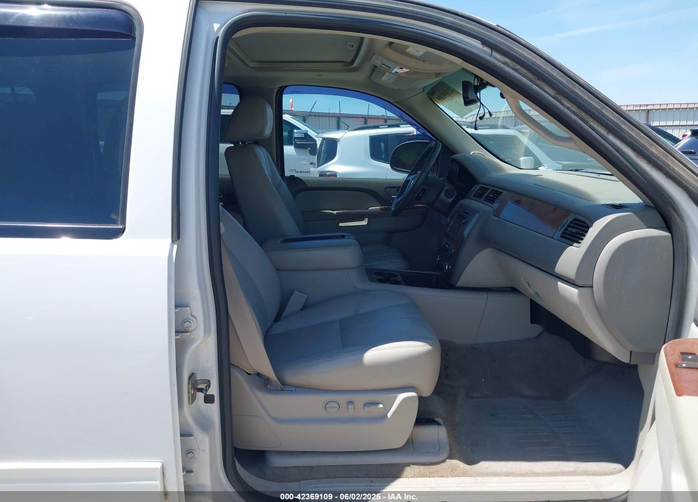 2011 CHEVROLET SUBURBAN 2500 LT1 VIN: 1GNWKMEG3BR250386