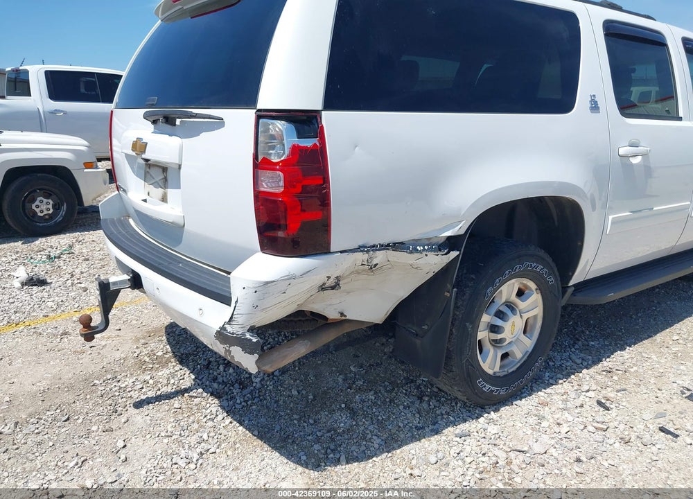 2011 CHEVROLET SUBURBAN 2500 LT1 VIN: 1GNWKMEG3BR250386