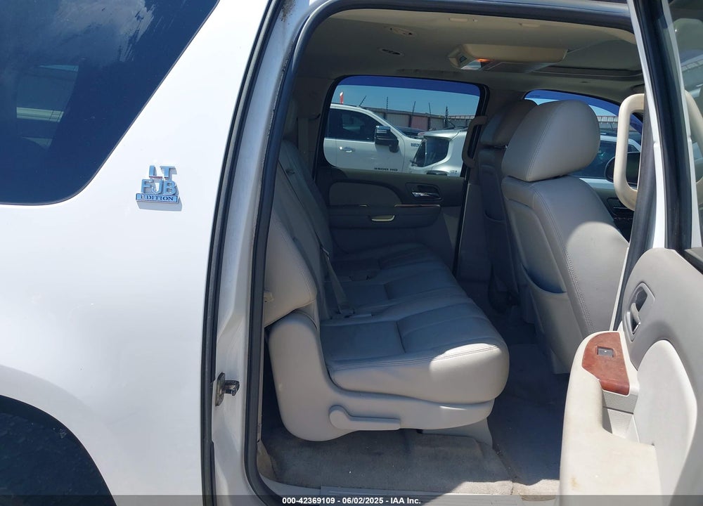 2011 CHEVROLET SUBURBAN 2500 LT1 VIN: 1GNWKMEG3BR250386