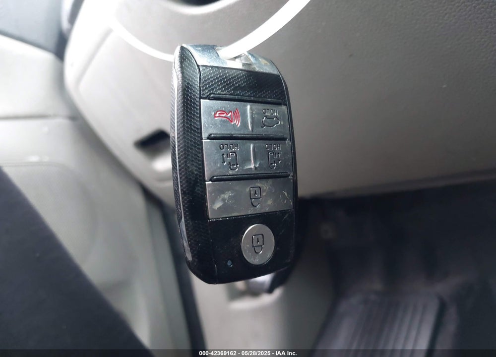 2017 KIA SEDONA EX VIN: KNDMC5C11H6263620