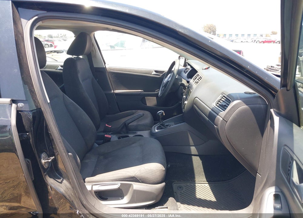 2013 VOLKSWAGEN JETTA VIN: 3VW2K7AJ0DM391847