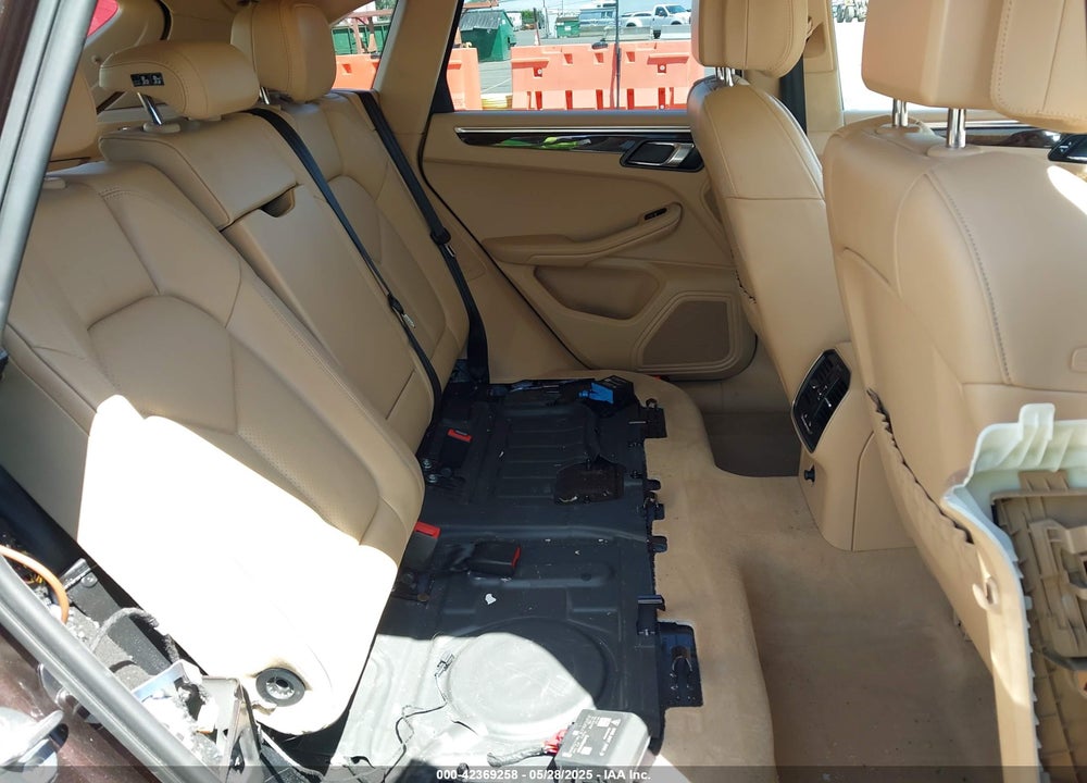 2015 PORSCHE MACAN VIN: WP1AB2A54FLB60408