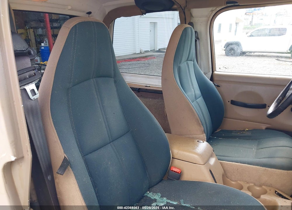 1999 JEEP WRANGLER SAHARA VIN: 1J4FY49S3XP407594