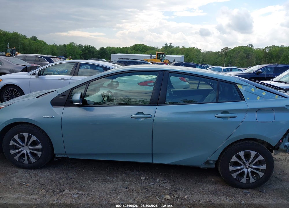 2022 TOYOTA PRIUS XLE AWD-E VIN: JTDL9MFU7N3032521