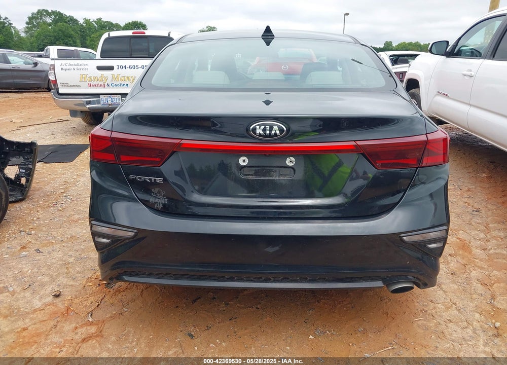 2021 KIA FORTE VIN: 3KPF24AD8ME265680