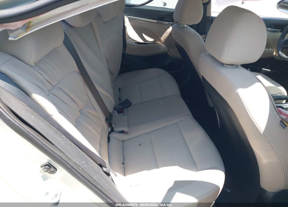 2017 HYUNDAI ELANTRA VIN: 5NPD84LF9HH079605