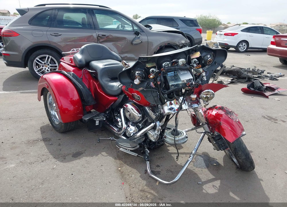 2013 HARLEY-DAVIDSON FLHTCUTG TRI GLIDE ULTRA CLASSIC VIN: 1HD1MAM15DB857697