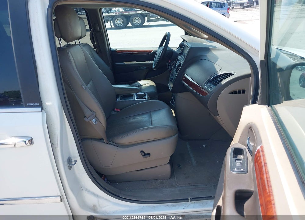 2012 CHRYSLER TOWN & COUNTRY VIN: 2C4RC1CG9CR144055