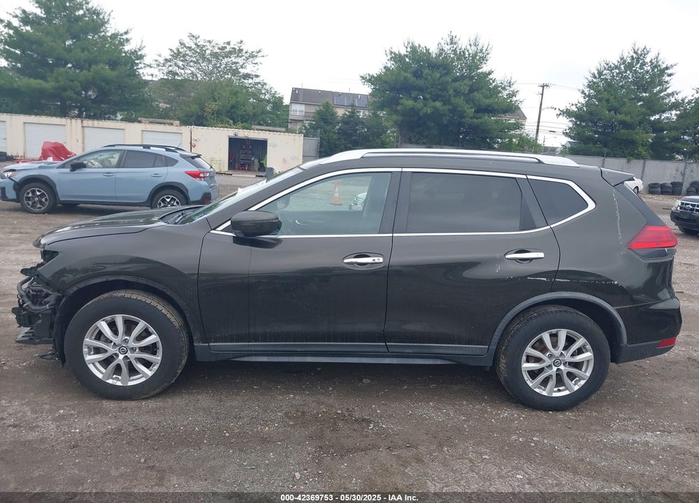 2017 NISSAN ROGUE SV VIN: KNMAT2MV1HP586899