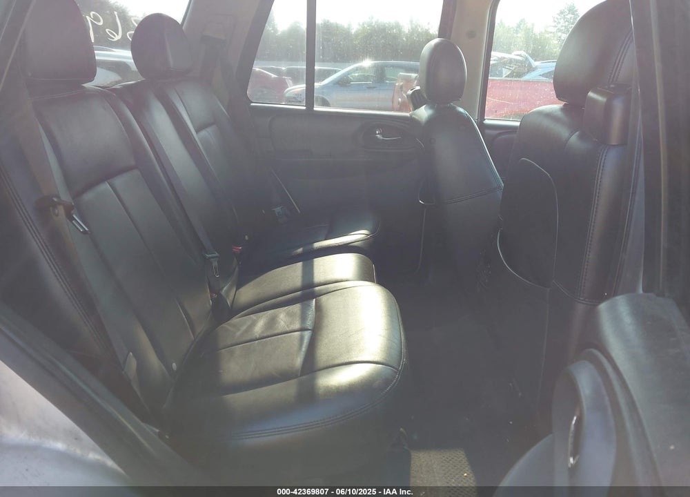 2005 CHEVROLET TRAILBLAZER LT VIN: 1GNDT13S252282205