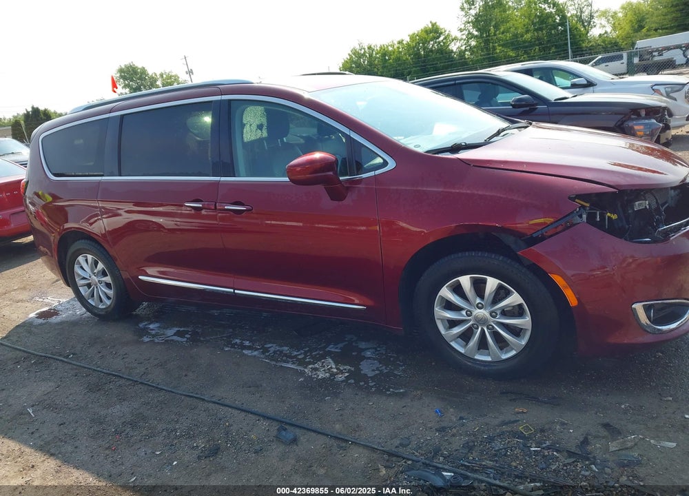 2019 CHRYSLER PACIFICA TOURING L VIN: 2C4RC1BG2KR721332