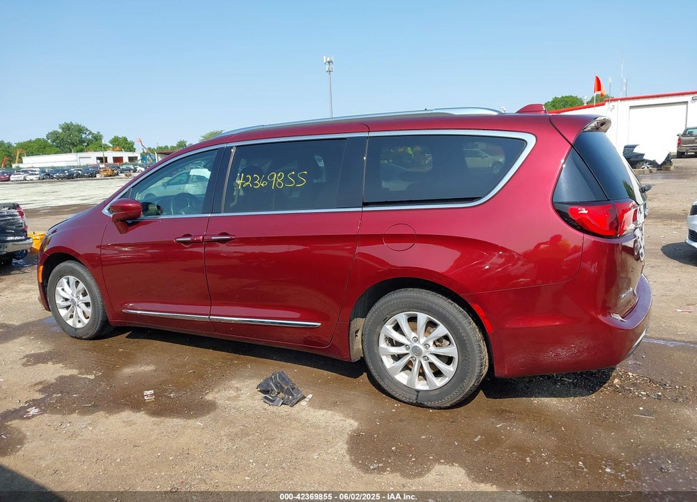 2019 CHRYSLER PACIFICA TOURING L VIN: 2C4RC1BG2KR721332
