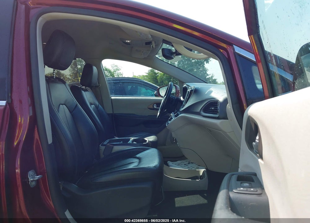 2019 CHRYSLER PACIFICA TOURING L VIN: 2C4RC1BG2KR721332
