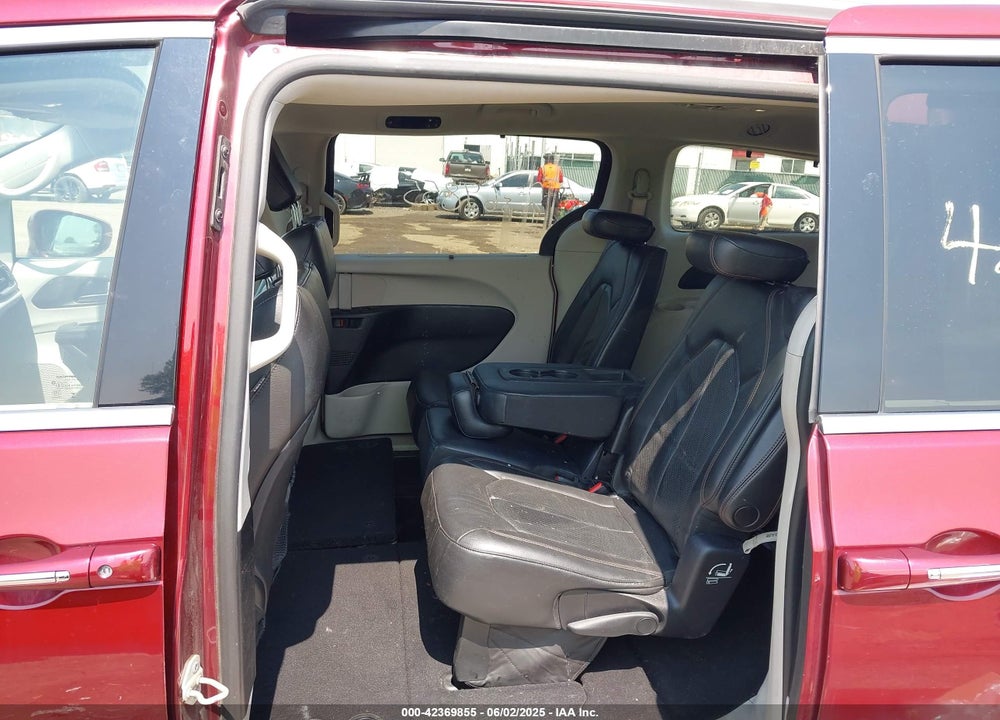 2019 CHRYSLER PACIFICA TOURING L VIN: 2C4RC1BG2KR721332