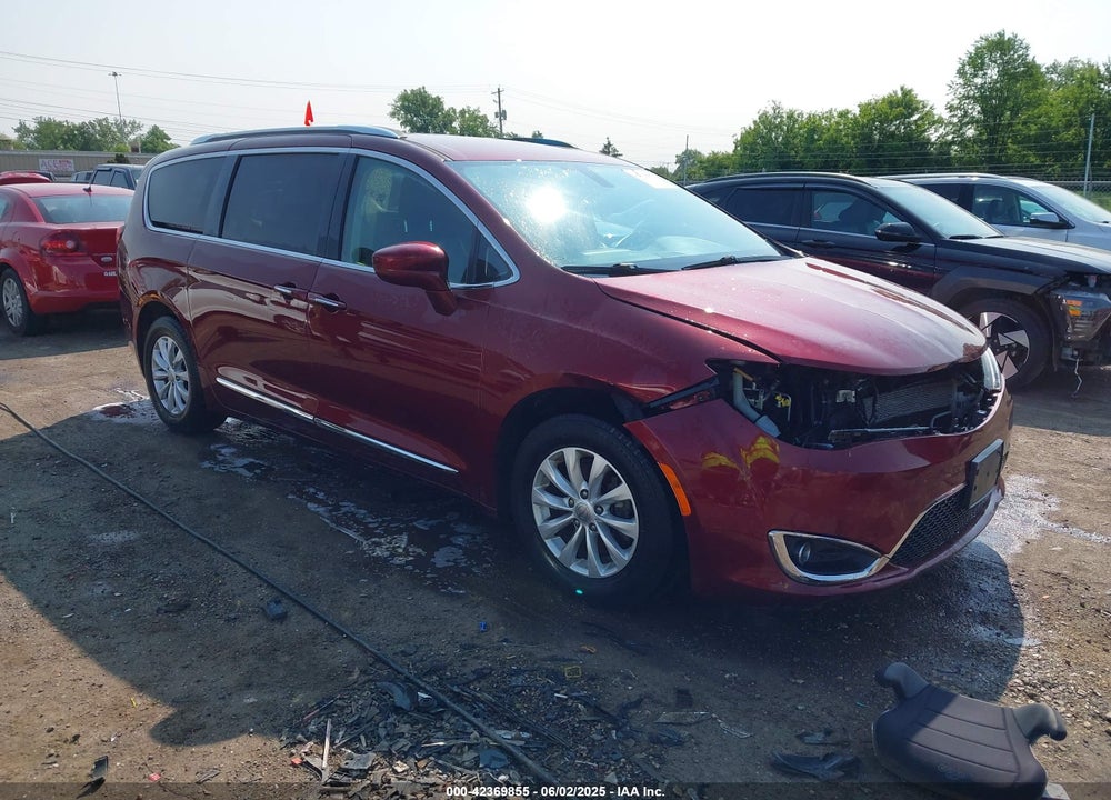 2019 CHRYSLER PACIFICA TOURING L VIN: 2C4RC1BG2KR721332
