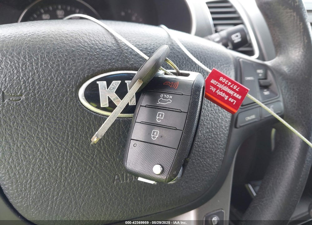 2014 KIA SORENTO LX VIN: 5XYKT4A64EG425927