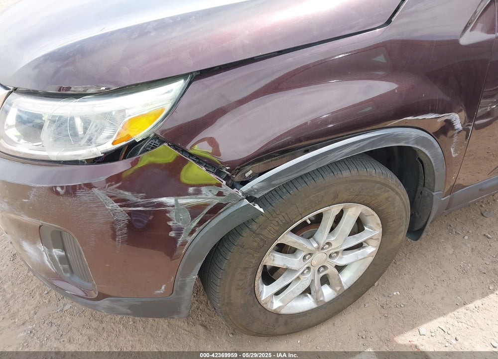 2014 KIA SORENTO LX VIN: 5XYKT4A64EG425927