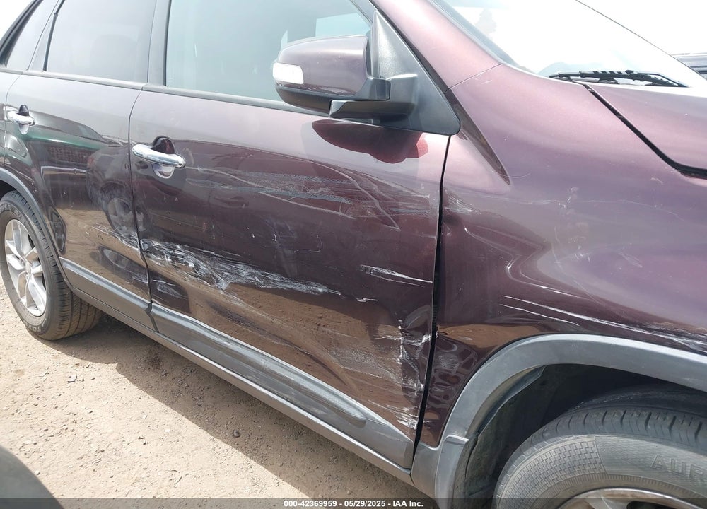 2014 KIA SORENTO LX VIN: 5XYKT4A64EG425927
